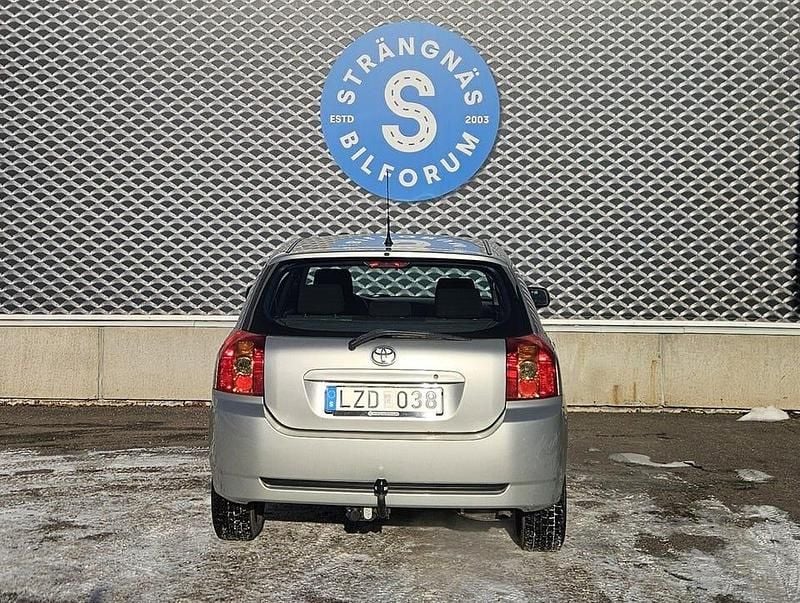 Begagnad Toyota Corolla 110 HK (80 kW) 2006 Silver Halvkombi