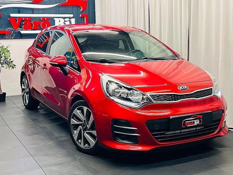 Röd Begagnad 2016 Kia Rio Halvkombi | 99 900 kr (Lite dyr) - Bild 1/4