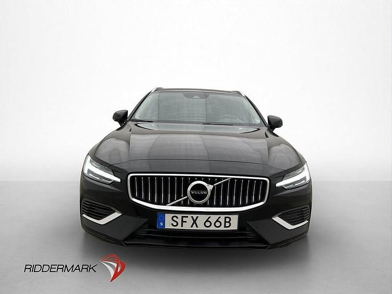 Begagnad Volvo V60 Inscription 253 HK (186 kW) 2021 Svart Kombi