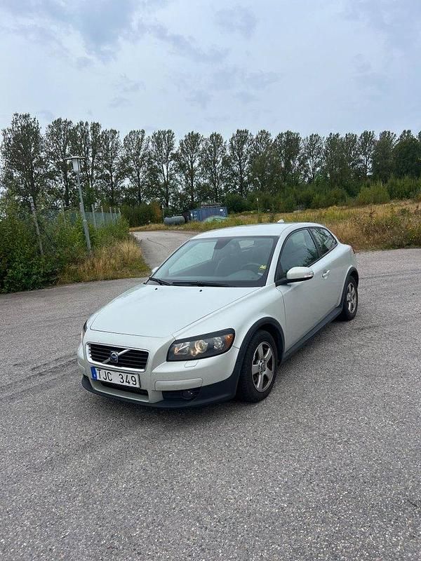 Silver Begagnad 2008 Volvo C30 Halvkombi | 34 500 kr (Marknadspris) - Bild 1/4