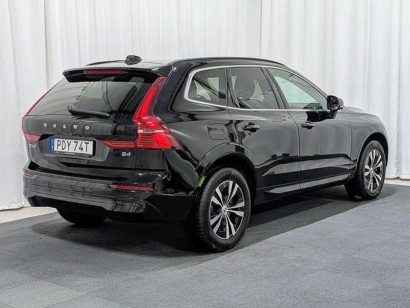 Begagnad Volvo XC60 Momentum 197 HK (144 kW) 2021 Svart SUV