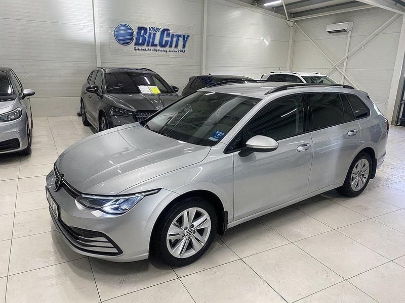 Silver Begagnad 2023 VW Golf VIII Life Kombi | 299 900 kr (Marknadspris) - Bild 1/4