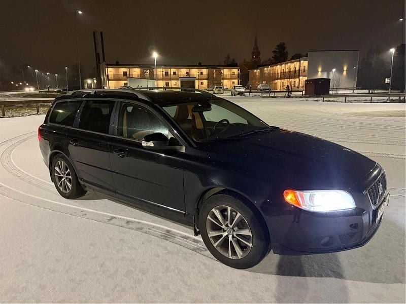 Svart Begagnad 2009 Volvo V70 Momentum Kombi | 34 500 kr - Bild 1/4