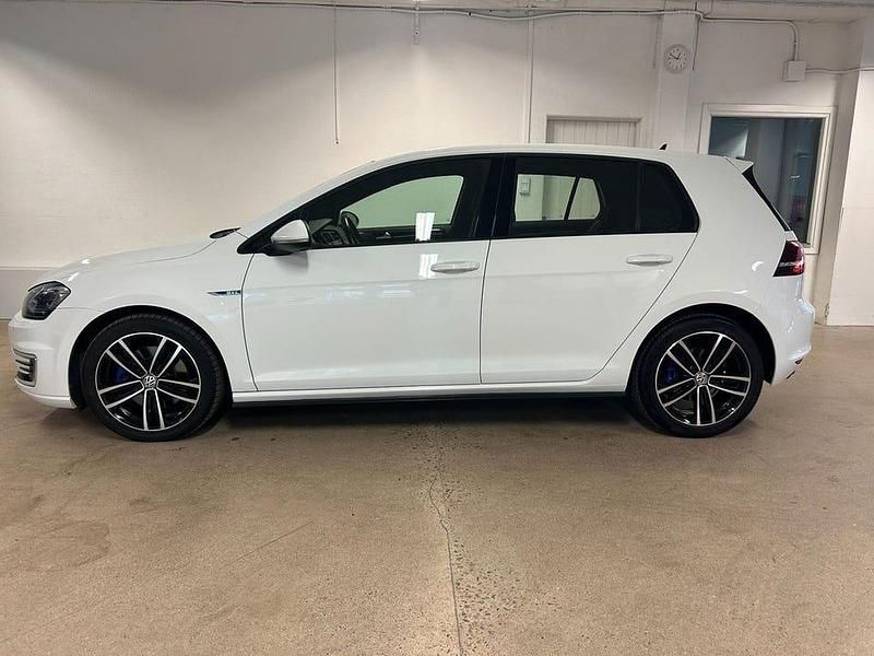 Vit Begagnad 2016 VW Golf VII GTE Halvkombi | 145 000 kr (Bra pris) - Bild 1/4