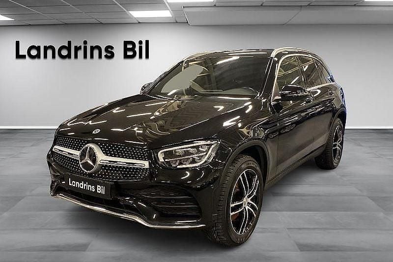 Svart Begagnad 2021 Mercedes GLC300e AMG line SUV | 399 000 kr (Marknadspris) - Bild 1/4
