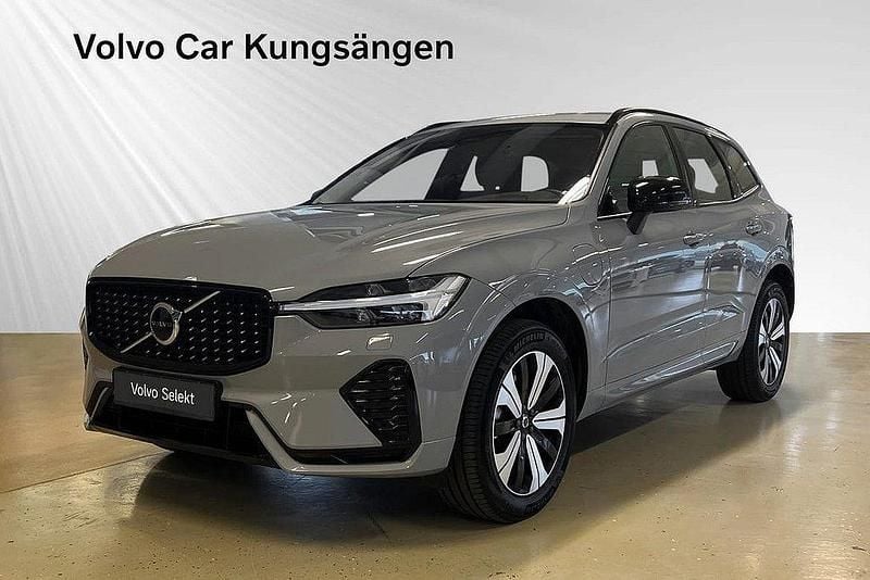 Grå Begagnad 2024 Volvo XC60 Plus SUV | 539 900 kr (Marknadspris) - Bild 1/3