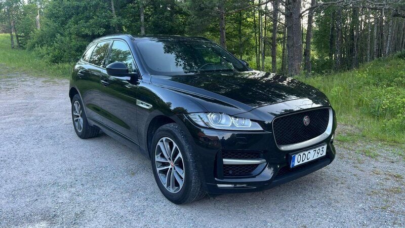 Svart Begagnad 2018 Jaguar F-Pace R-Sport SUV | 225 000 kr (Superpris) - Bild 1/4