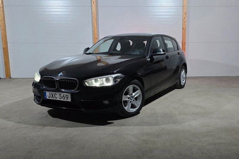 Svart Begagnad 2016 BMW 116 Advantage Halvkombi | 99 900 kr (Bra pris) - Bild 1/3