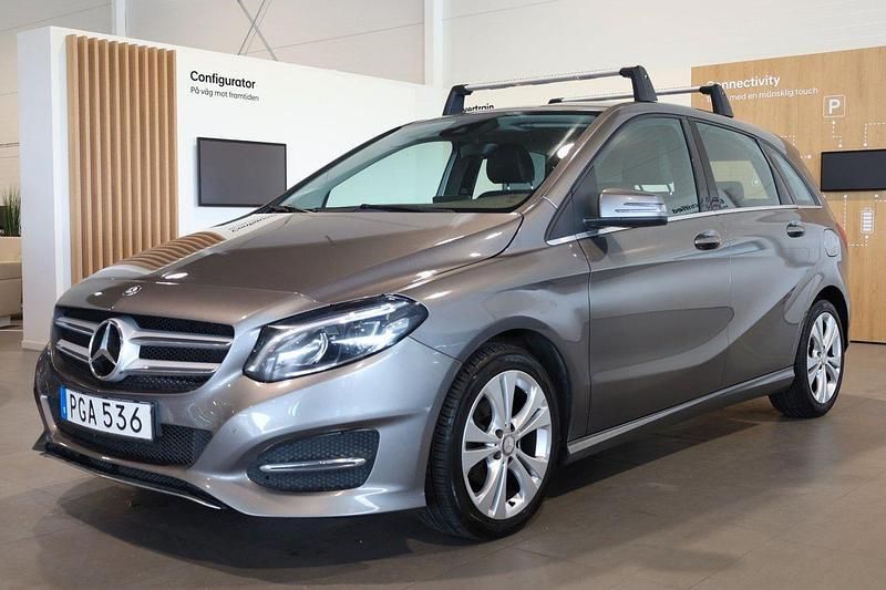 Mörkgrå Begagnad 2017 Mercedes B180 Urban Minibuss | 139 900 kr (Marknadspris) - Bild 1/3