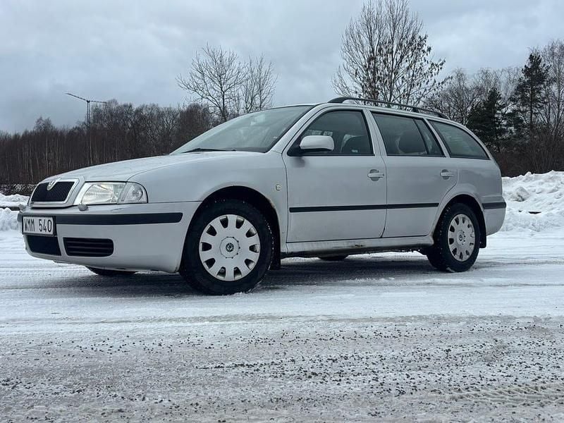 Begagnad Skoda Octavia Tour 102 HK (75 kW) 2005 Kombi