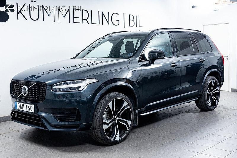 Grå Begagnad 2022 Volvo XC90 R-Design SUV | 599 900 kr (Marknadspris) - Bild 1/4