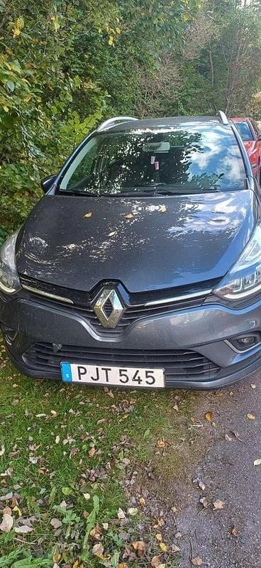 Grå Begagnad 2017 Renault Clio GrandTour Intens Kombi | 112 000 kr (Marknadspris) - Bild 1/4