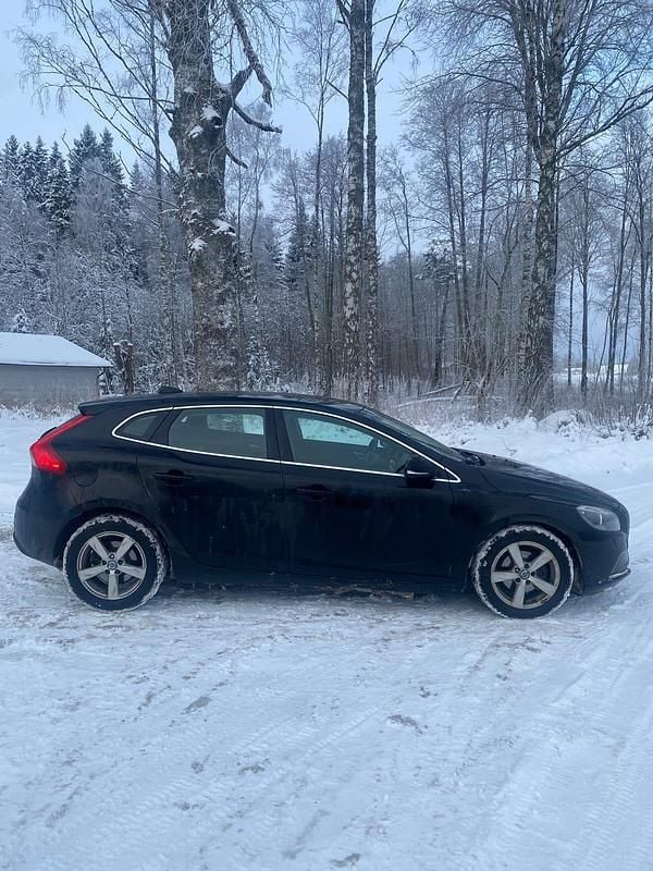 Begagnad 2015 Volvo V40 Halvkombi | 79 000 kr (Bra pris) - Bild 1/4