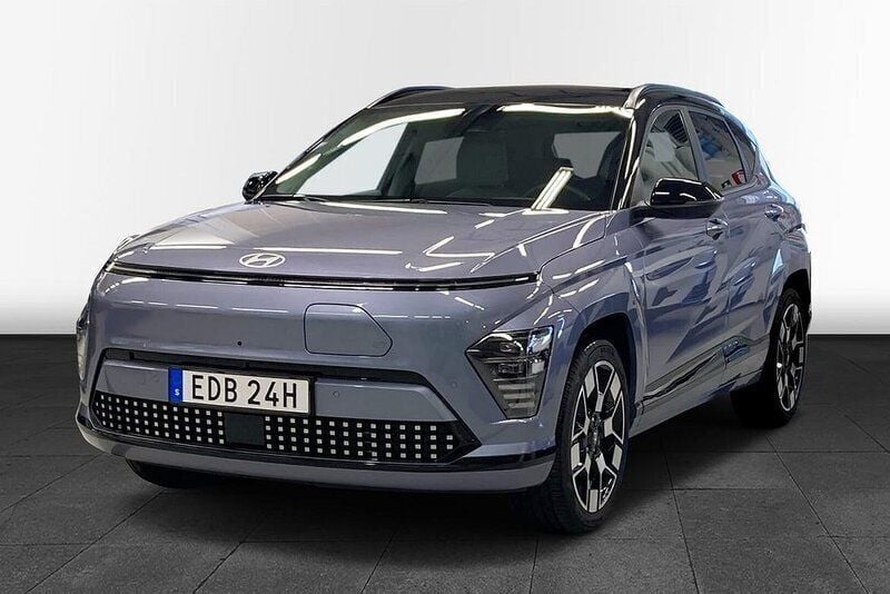 Blå Begagnad 2023 Hyundai Kona Advanced SUV | 399 900 kr (Superpris) - Bild 1/4