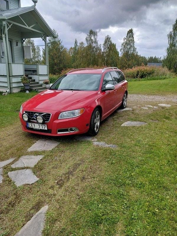 Röd Begagnad 2011 Volvo V70 R-Design Kombi | 70 000 kr (Bra pris) - Bild 1/4