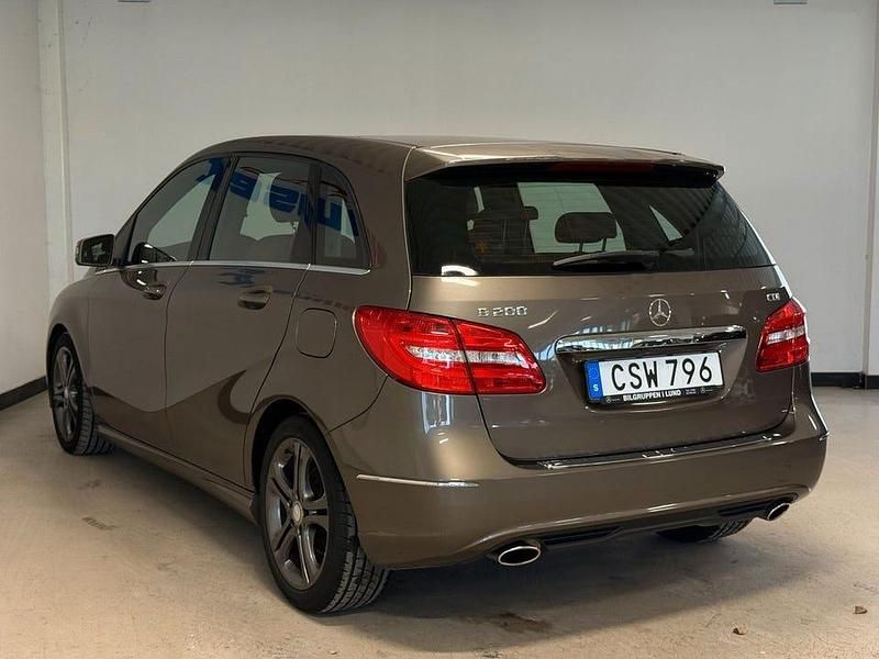 Begagnad Mercedes B200 136 HK (100 kW) 2014 Grå Minibuss