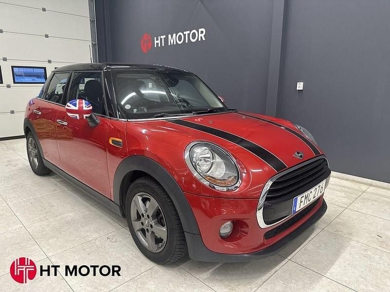 Röd Begagnad 2017 Mini Cooper Pepper Halvkombi | 144 900 kr (Marknadspris) - Bild 1/4