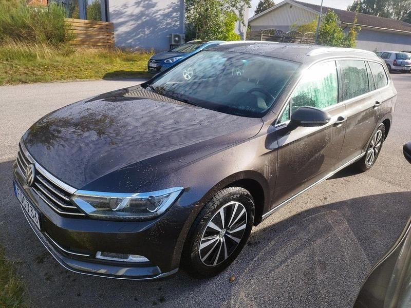 Brun Begagnad 2015 VW Passat GT Kombi | 119 900 kr (Marknadspris) - Bild 1/3