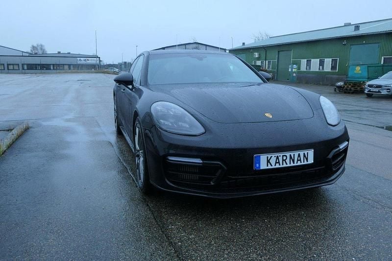 Svart Begagnad 2023 Porsche Panamera 4 Platinum Edition Sedan | 879 000 kr (Superpris) - Bild 1/4