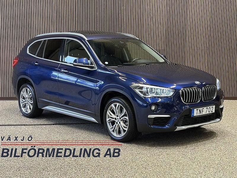Blåmetallic Begagnad 2018 BMW X1 xLine SUV | 259 000 kr (Marknadspris) - Bild 1/4
