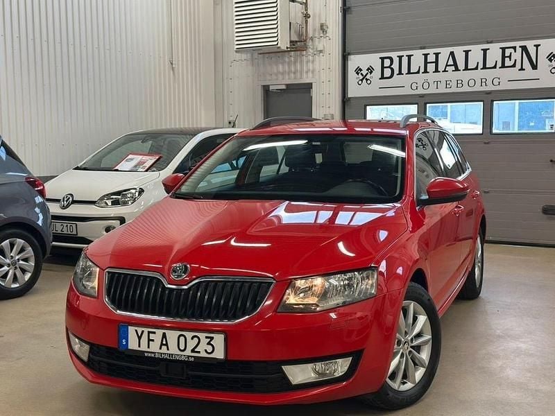 Röd Begagnad 2016 Skoda Octavia Ambition Kombi | 109 900 kr (Marknadspris) - Bild 1/4