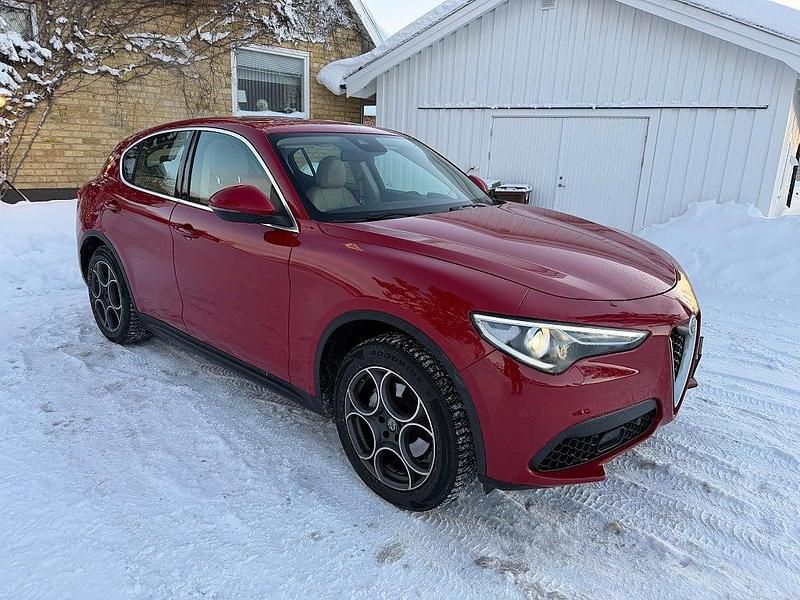 Begagnad Alfa Romeo Stelvio 280 HK (205 kW) 2017 Röd SUV