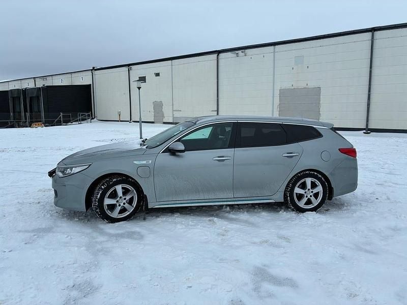 Begagnad Kia Optima Sport 205 HK (150 kW) 2018 Grå metallic Kombi