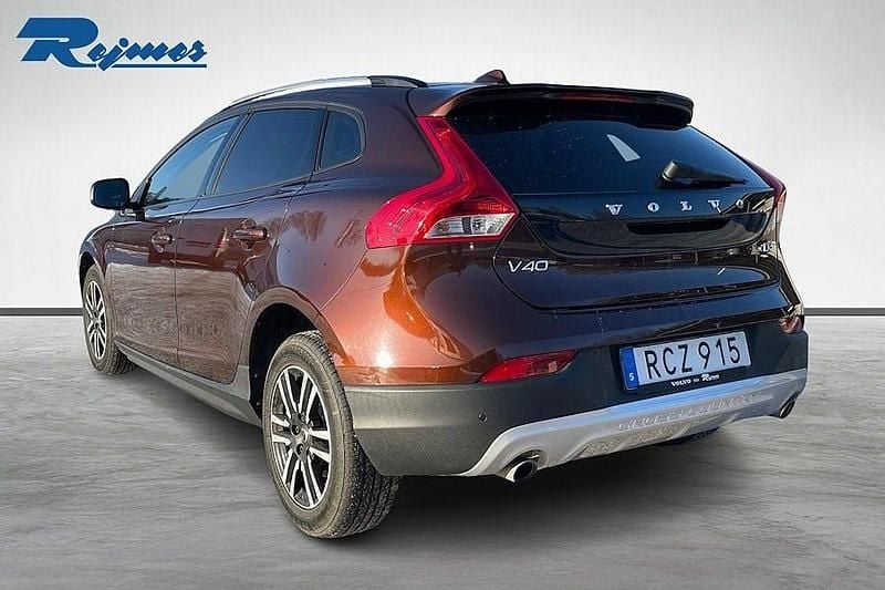Begagnad Volvo V40 CC Business Edition 150 HK (110 kW) 2017 Rich java metallic Kombi