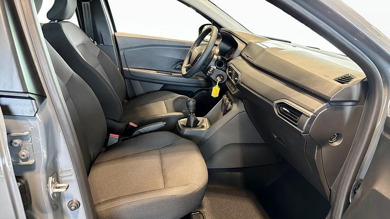 Begagnad Dacia Sandero Essentiel 92 HK (67 kW) 2025 Grå (grey) Halvkombi