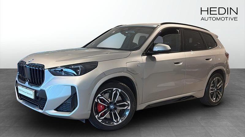 Grå (grey) Begagnad 2025 BMW X1 Comfort Edition SUV | 578 700 kr - Bild 1/4