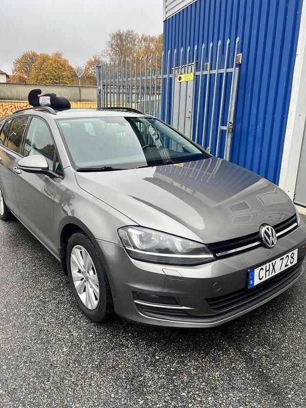 Grå Begagnad 2014 VW Golf VII Kombi | 95 000 kr (Marknadspris) - Bild 1/4