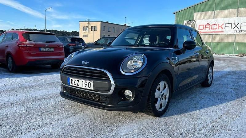 Begagnad Mini ONE 102 HK (75 kW) 2017 Halvkombi