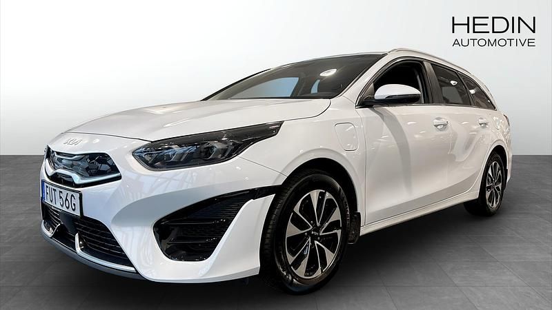Vit Begagnad 2024 Kia Ceed Sportswagon Kombi | 309 900 kr (Dyr) - Bild 1/4