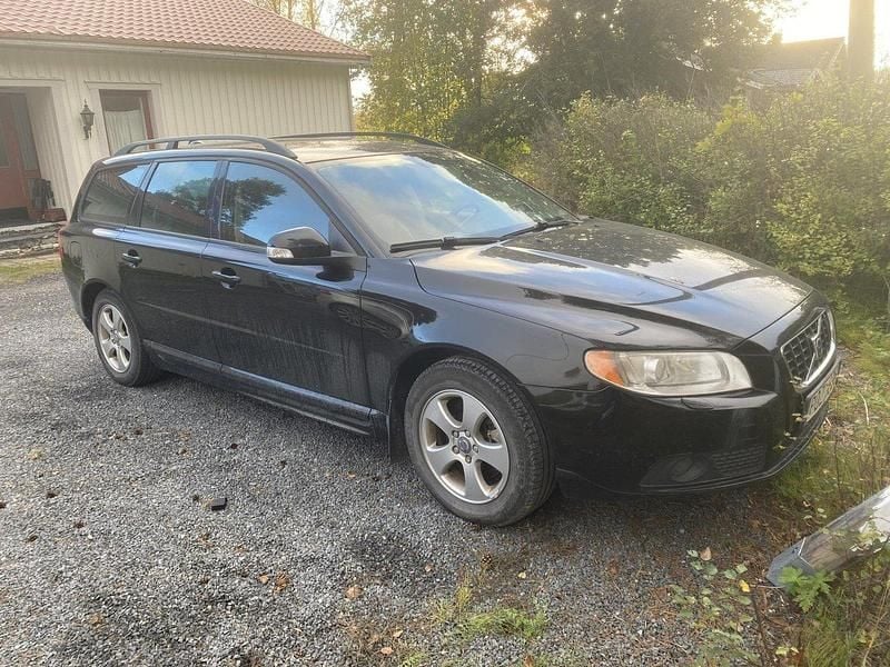 Svart Begagnad 2008 Volvo V70 Momentum Kombi | 40 000 kr (Bra pris) - Bild 1/4