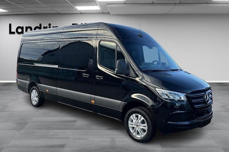 Ny Mercedes Sprinter 2025 Svart (obsidiansvart metallic) Van