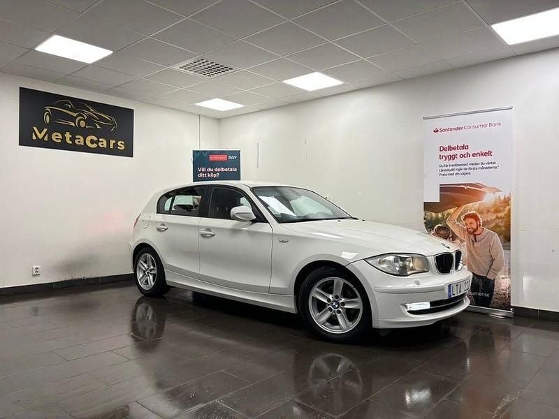 Begagnad BMW 118 Comfort Edition 143 HK (105 kW) 2011 Vit Halvkombi