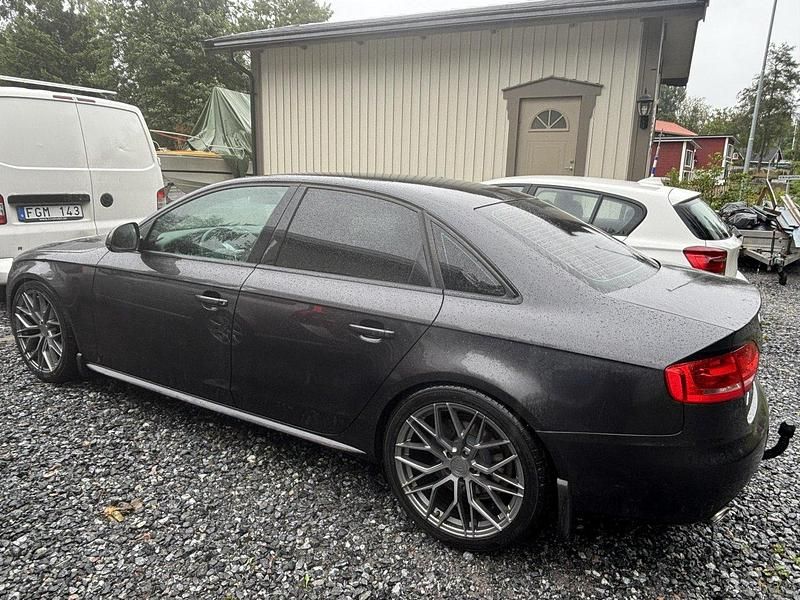 Grå Begagnad 2008 Audi A4 Sedan | 74 000 kr (Bra pris) - Bild 1/4