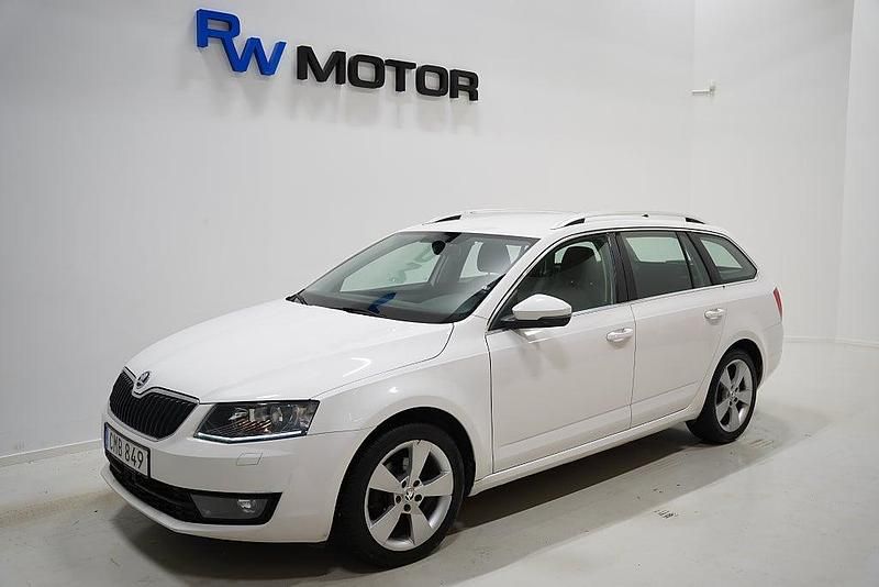 Vit Begagnad 2016 Skoda Octavia Style Kombi | 99 800 kr (Bra pris) - Bild 1/4