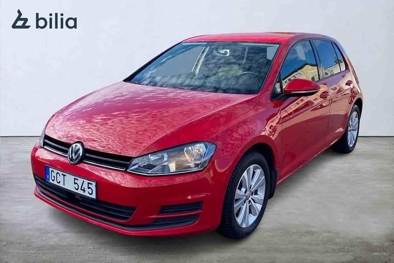 Röd Begagnad 2013 VW Golf VII Halvkombi | 104 900 kr (Marknadspris) - Bild 1/1