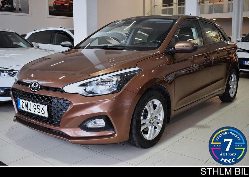 Brun Begagnad 2018 Hyundai i20 Comfort Halvkombi | 109 000 kr (Marknadspris) - Bild 1/4