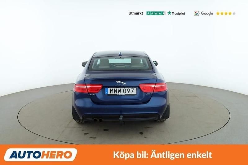 Begagnad Jaguar XE 182 HK (133 kW) 2016 Blå Sedan