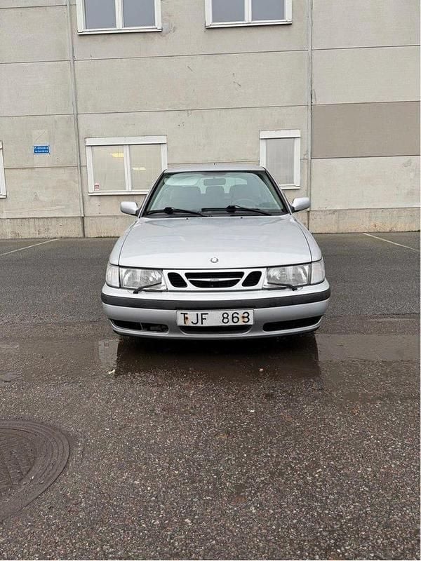 Begagnad 2002 Saab 9-3 Halvkombi | 20 000 kr (Marknadspris) - Bild 1/4