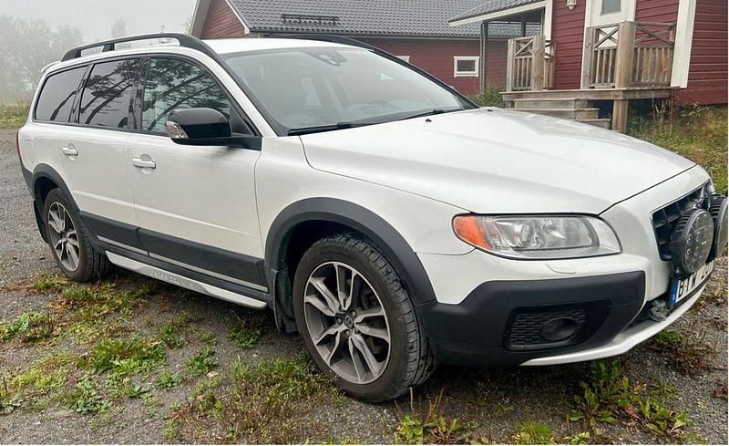 Vit Begagnad 2013 Volvo XC70 Momentum SUV | 110 000 kr (Marknadspris) - Bild 1/4
