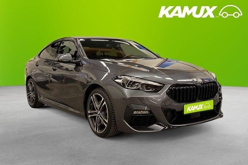 Silver/grå Begagnad 2020 BMW 218 M Sport Sportkupé | 274 800 kr (Marknadspris) - Bild 1/4