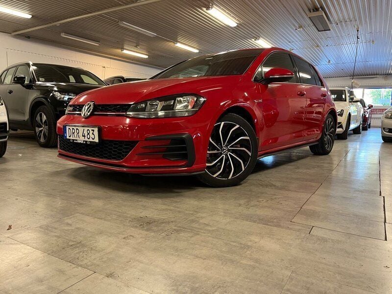 Röd Begagnad 2017 VW Golf VII GTI Halvkombi | 219 500 kr (Bra pris) - Bild 1/4