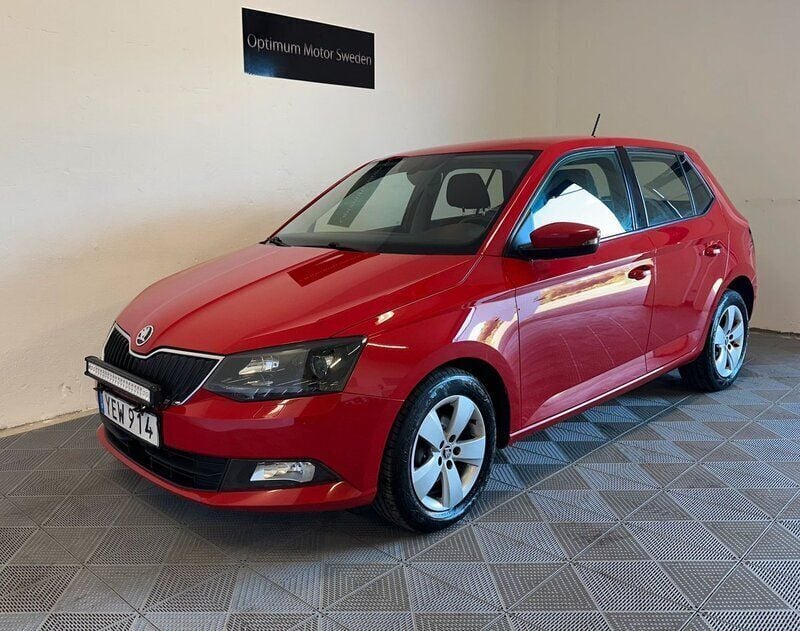 Röd Begagnad 2016 Skoda Fabia Style Halvkombi | 99 900 kr (Marknadspris) - Bild 1/4
