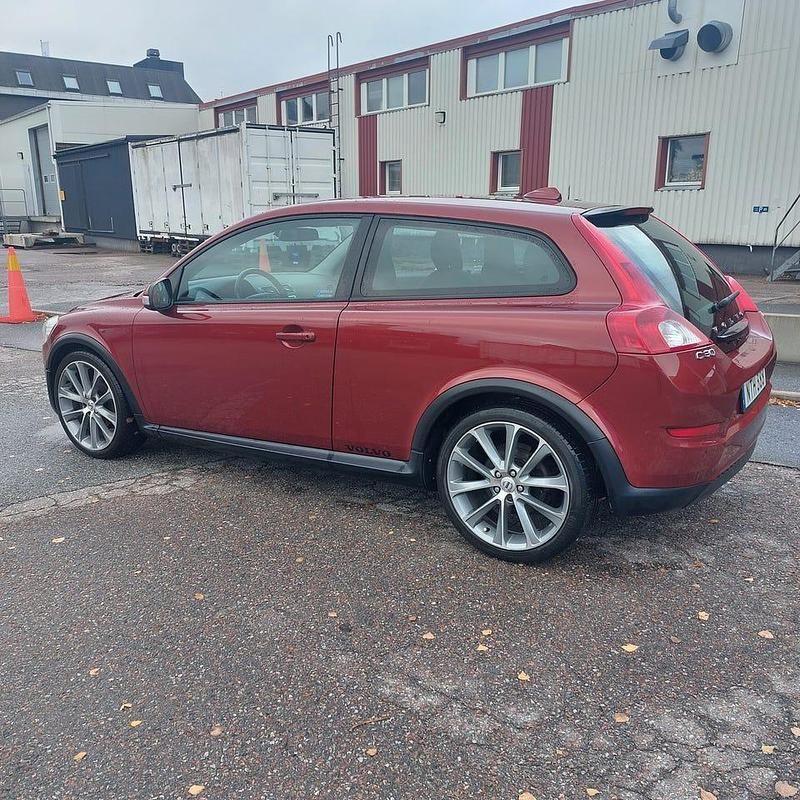Begagnad 2011 Volvo C30 Halvkombi | 48 000 kr (Marknadspris) - Bild 1/4