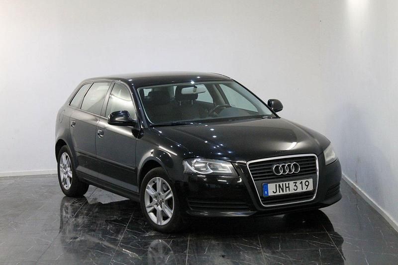 Svart Begagnad 2009 Audi A3 Sportback Attraction Halvkombi | 59 900 kr (Marknadspris) - Bild 1/4