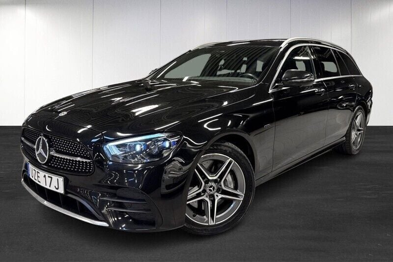 Svart (black) Begagnad 2020 Mercedes E300 AMG Kombi | 329 900 kr - Bild 1/4