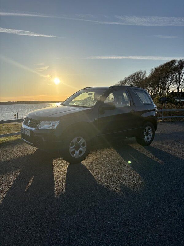 Svart Begagnad 2007 Suzuki Grand Vitara SUV | 45 000 kr (Dyr) - Bild 1/4